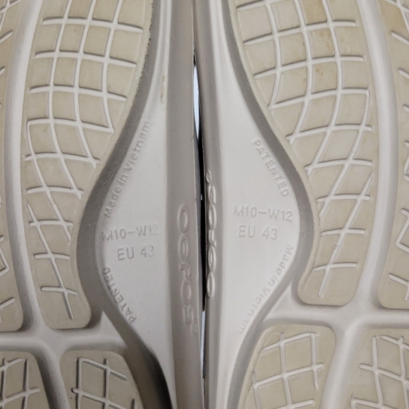 OOFOS OOahh Recovery Slides Nomad Tan Brown Mens 10 Womens 11